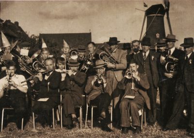 Bij de molen, tijdens het oranjefeest van 1949