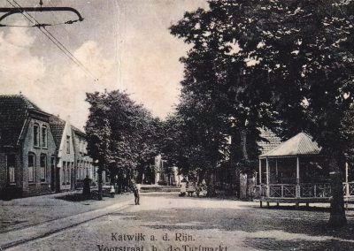 Muziektent Katwijk aan den Rijn, Voorstraat bij de Turfmarkt, rond 1915